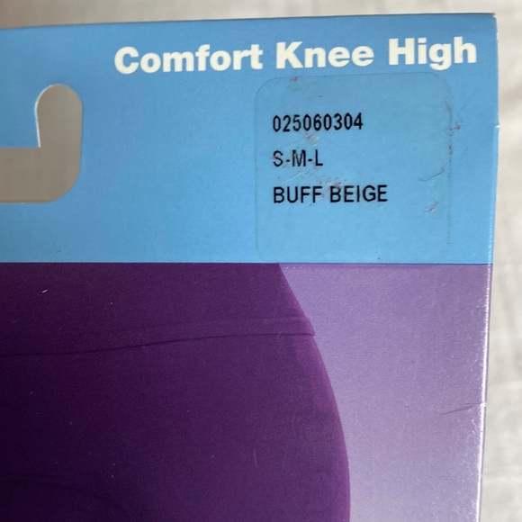 8 Pair Hanes Comfort Knee High Nylons - Picture 3 of 8